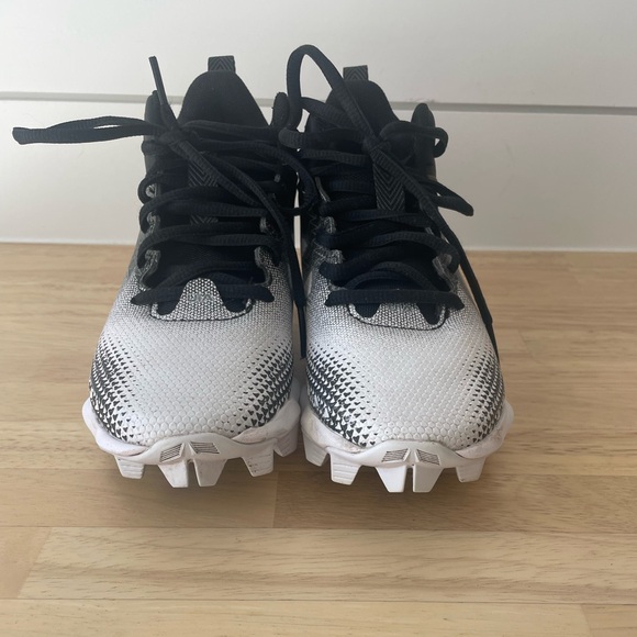 Under Armour Kids' Spotlight Franchise 3 Mid RM Football Cleats - Picture 3 of 7